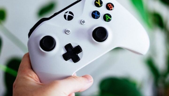 وحدة تحكم Xbox بحالة جيدة لاسلكية