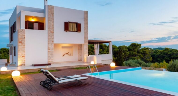 شقة فاخرة للبيع بثلاث غرف نوم في موقع مميز